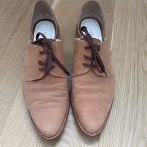 Freda Salvador D'orsay Oxford Flats in Beige